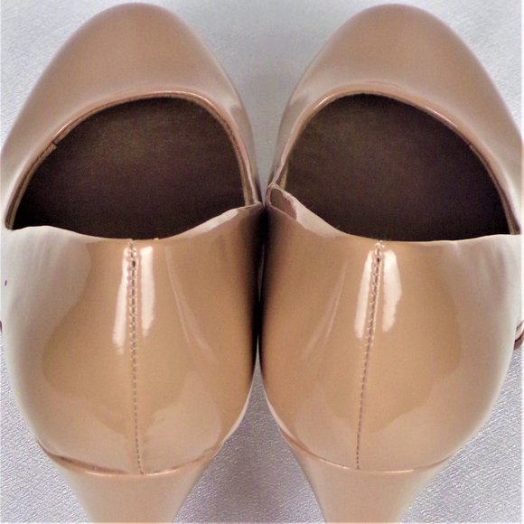 CL BY LAUNDRY size 8.5 nude/taupe faux-patent-leather high-heel pumps all synth. - Picture 12 of 16